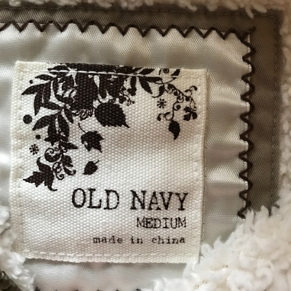 Old Navy quilted cotton vest - Picture 2 of 2